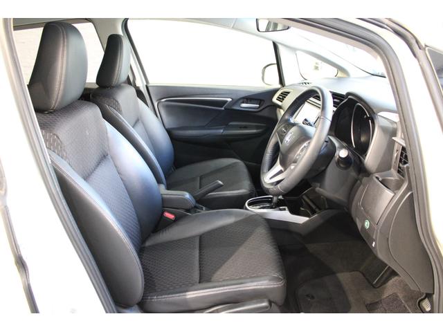 フィット １５Ｘ・Ｌパッケージ　純正ナビ　バックカメラ　フォグライト　ドアバイザー　ＥＴＣ　ステアリングスイッチ　クルーズコントロール　助手席エアバッグ　ＵＳＢ　アイドリングストップ　フルセグＴＶ　スマートキー　フルオートエアコン（11枚目）