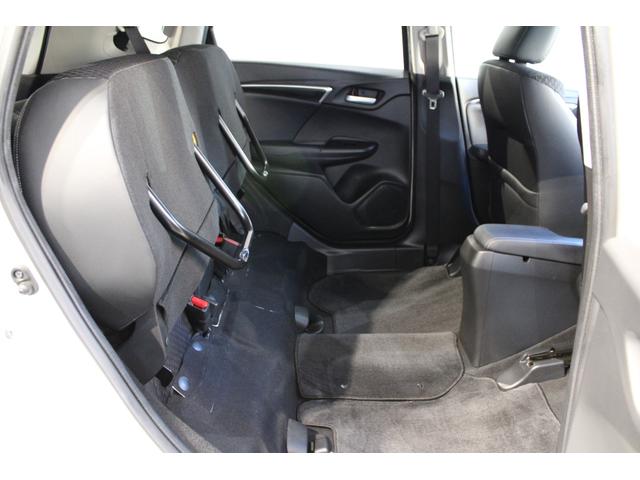 フィット １５Ｘ・Ｌパッケージ　純正ナビ　バックカメラ　フォグライト　ドアバイザー　ＥＴＣ　ステアリングスイッチ　クルーズコントロール　助手席エアバッグ　ＵＳＢ　アイドリングストップ　フルセグＴＶ　スマートキー　フルオートエアコン（13枚目）