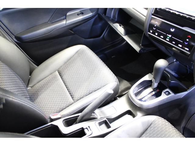 フィット １５Ｘ・Ｌパッケージ　純正ナビ　バックカメラ　フォグライト　ドアバイザー　ＥＴＣ　ステアリングスイッチ　クルーズコントロール　助手席エアバッグ　ＵＳＢ　アイドリングストップ　フルセグＴＶ　スマートキー　フルオートエアコン（14枚目）