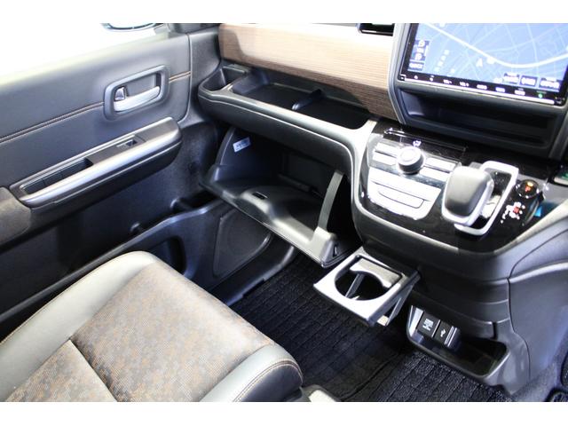 フリード+ハイブリッド ハイブリッド・クロスターホンダセンシング 純正ナビ ドラレコ 両側電動スライドドア フルセグ バックカメラ ETC シートヒーター コーナーセンサー Bluetooth 衝突軽減ブレーキ スマートキー 両側電動ドア サイドエアバッグ ソナー(15枚目)