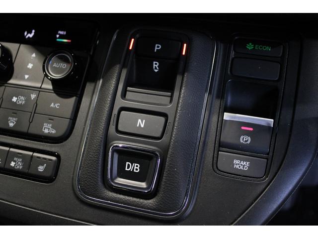 ステップワゴン ｅ：ＨＥＶスパーダ　純正ナビ　リヤ席モニター　マルチビュー　フルセグ　両側電動スライドドア　ＥＴＣ　シートヒーター　ブラインドスポットモニター　パワーテールゲート　Ｂｌｕｅｔｏｏｔｈ　スマートキー　１オーナー　ＥＳＣ（12枚目）