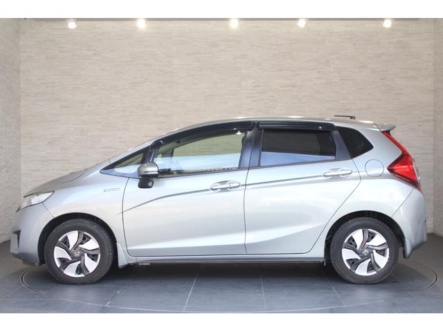 フィットハイブリッド Ｌパッケージ　雹損害有　純正ナビ　フルセグ　バックカメラ　クルコン　ワンオーナー　Ｂｌｕｅｔｏｏｔｈ　オートリトラミラー　１オーナ　ナビ＆ＴＶ　ＤＶＤ再生　ＬＥＤ　ＥＣＯＮ　オートクルーズコントロール　ＥＴＣ（17枚目）