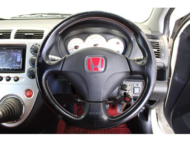 シビック タイプＲ　６速ＭＴ　メモリーナビ　フルセグ　ＥＴＣ　Ｂｌｕｅｔｏｏｔｈ　ＨＩＤヘッドライト　純正アルミホイール　キーレス　パワステ　ＤＶＤ　ナビＴＶ　ＡＢＳ　エアバッグ　パワーウインドウ　マニュアルエアコン（6枚目）