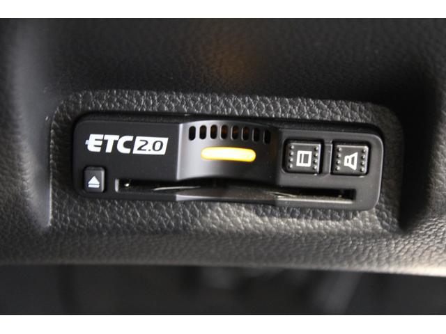 ヴェゼル ｅ：ＨＥＶＺ　純正ナビ　ＥＴＣ２．０　フルセグ　バックカメラ　シートヒーター　ステアリングヒーター　パドルシフト　ブラインドスポットモニター　ワイヤレス充電　コーナーセンサー　純正アルミ　Ｂｌｕｅｔｏｏｔｈ　１オナ（8枚目）
