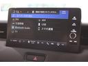 ヴェゼル ｅ：ＨＥＶＺ　純正ナビ　ＥＴＣ２．０　フルセグ　バックカメラ　シートヒーター　ステアリングヒーター　パドルシフト　ブラインドスポットモニター　ワイヤレス充電　コーナーセンサー　純正アルミ　Ｂｌｕｅｔｏｏｔｈ　１オナ（6枚目）
