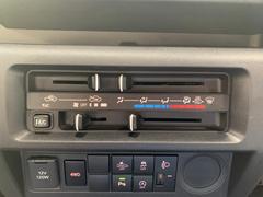 エアコンが搭載されていますので車内を快適な温度に保つことが出来ます！！ 7