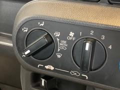エアコンが装備されておりますので車内を快適な温度に設定可能です！！ 6
