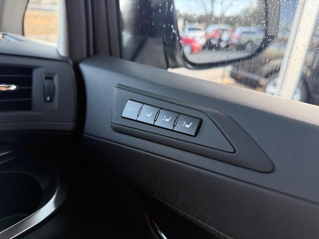 アルファード 2.5S Cパッケージ ワンオーナー/レクサス純正LMルック/デジタルミラー/サンルーフ/黒レザー/シートクーラ/シートヒータ/フリップダウンモニター/オートハイビーム/ステアリングヒータ/ACC/BSM/ドラレコ(15枚目)