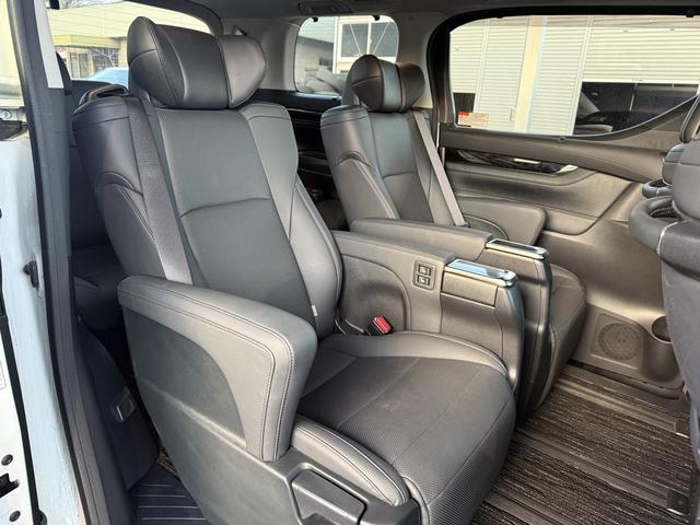 アルファード 2.5S Cパッケージ ワンオーナー/レクサス純正LMルック/デジタルミラー/サンルーフ/黒レザー/シートクーラ/シートヒータ/フリップダウンモニター/オートハイビーム/ステアリングヒータ/ACC/BSM/ドラレコ(35枚目)