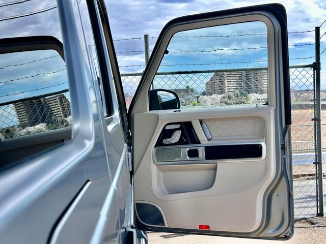 Ｇクラス Ｇ６３　ＡＭＧレザーエクスクルーシブパッケージ　デジーノマグノプラチナムマット／世田谷スペシャルオーダー／ナイトＰＫＧ／エクスクルーシブＰＫＧ／デジーノ／電動サイドステップ／Ｍブラック２２ｉｎｃｈＡＭＧホイール／デジタルインナーミラー／ブルメスター（25枚目）