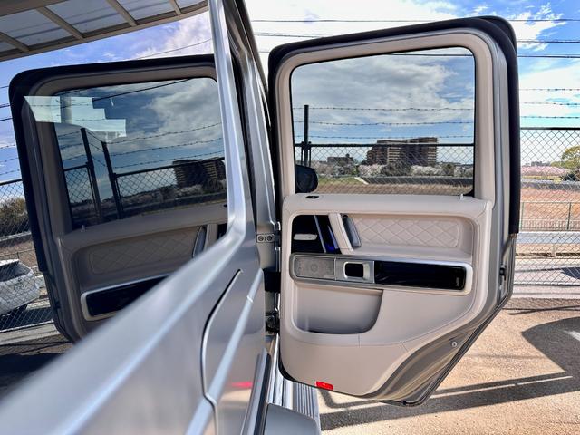 Ｇクラス Ｇ６３　ＡＭＧレザーエクスクルーシブパッケージ　デジーノマグノプラチナムマット／世田谷スペシャルオーダー／ナイトＰＫＧ／エクスクルーシブＰＫＧ／デジーノ／電動サイドステップ／Ｍブラック２２ｉｎｃｈＡＭＧホイール／デジタルインナーミラー／ブルメスター（40枚目）