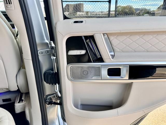 Ｇクラス Ｇ６３　ＡＭＧレザーエクスクルーシブパッケージ　デジーノマグノプラチナムマット／世田谷スペシャルオーダー／ナイトＰＫＧ／エクスクルーシブＰＫＧ／デジーノ／電動サイドステップ／Ｍブラック２２ｉｎｃｈＡＭＧホイール／デジタルインナーミラー／ブルメスター（41枚目）