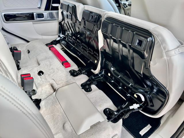 Ｇクラス Ｇ６３　ＡＭＧレザーエクスクルーシブパッケージ　デジーノマグノプラチナムマット／世田谷スペシャルオーダー／ナイトＰＫＧ／エクスクルーシブＰＫＧ／デジーノ／電動サイドステップ／Ｍブラック２２ｉｎｃｈＡＭＧホイール／デジタルインナーミラー／ブルメスター（48枚目）
