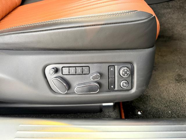 フライングスパー Ｓ　後期型／サンルーフ／純正２１インチＡＷ／レッドキャリパー／ソフトクローズドア／シートヒーター／ベンチレーション／ドライブレコーダー／ＧＰＳレーダー／ツートンレザーシート（16枚目）