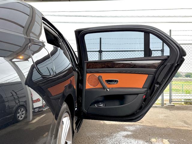 フライングスパー Ｓ　後期型／サンルーフ／純正２１インチＡＷ／レッドキャリパー／ソフトクローズドア／シートヒーター／ベンチレーション／ドライブレコーダー／ＧＰＳレーダー／ツートンレザーシート（36枚目）