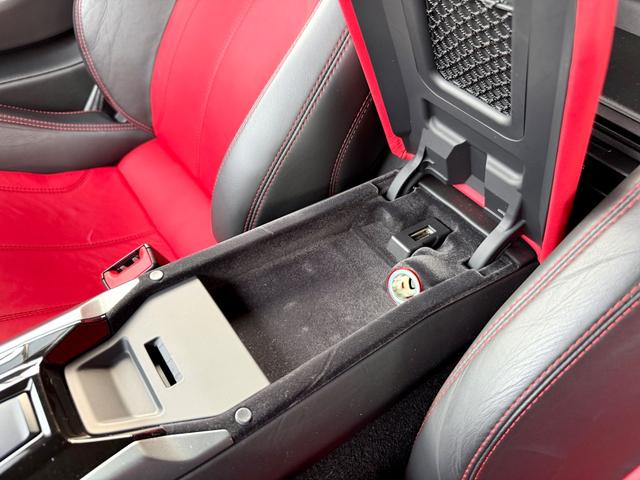 ウラカン ＬＰ６１０－４　社外リアウィング／シートヒーター／アラウンドビューモニター／赤黒コンビシート／純正２０インチＡＷ／カーボンセラミックブレーキ／ＧＰＳレーダー／前後パークセンサー／ガラスエンジンフード（33枚目）