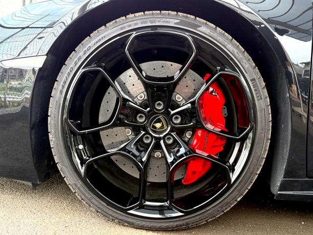 ウラカン ＬＰ６１０－４　社外リアウィング／シートヒーター／アラウンドビューモニター／赤黒コンビシート／純正２０インチＡＷ／カーボンセラミックブレーキ／ＧＰＳレーダー／前後パークセンサー／ガラスエンジンフード（40枚目）