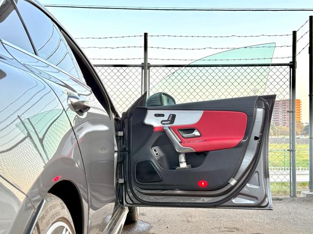 ＣＬＡクラス ＣＬＡ４５　Ｓ　４マチック＋　サンルーフ／ＡＭＧパフォーマンスＰＫＧ／レザーエクスクルーシブＰＫＧ／ＡＭＧ１９インチＡＷ／３６０°カメラ／シートヒーター／ベンチレーター／ブラインドスポットモニター／ヘッドアップディスプレイ（12枚目）