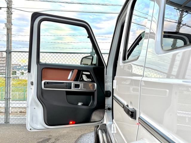 Ｇクラス Ｇ４００ｄ　ＡＭＧライン　Ｇ　ｍａｎｕｆａｋｕｔｕｒプログラム／ＡＭＧライン／ラグジュアリーＰＫＧ／ブラウンレザーシート／アダプティブダンピングシステム／３６０°カメラ／サンルーフ／シートヒーター／ブルメスターサウンド（32枚目）