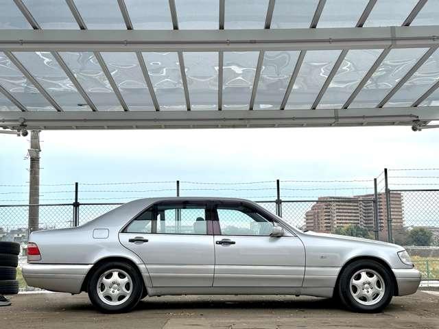 装備：ワンオーナー／サンルーフ／社外パナソニックナビ／ブラックフルレザーシート／シートヒーター／電動テールゲート／メモリー機能付き電動シート／バックカメラ／純正１６インチＡＷ