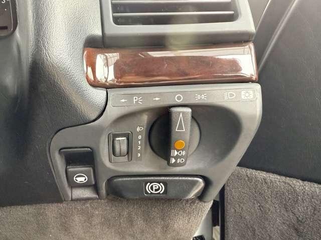 装備：ワンオーナー／サンルーフ／社外パナソニックナビ／ブラックフルレザーシート／シートヒーター／電動テールゲート／メモリー機能付き電動シート／バックカメラ／純正１６インチＡＷ