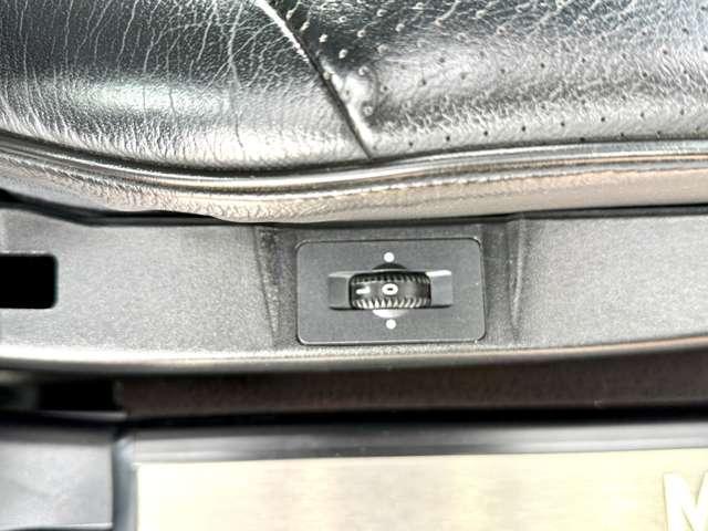 装備：ワンオーナー／サンルーフ／社外パナソニックナビ／ブラックフルレザーシート／シートヒーター／電動テールゲート／メモリー機能付き電動シート／バックカメラ／純正１６インチＡＷ