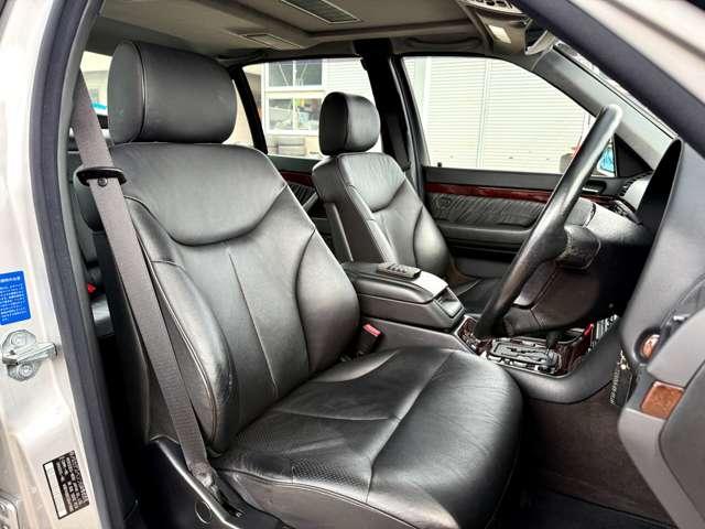 装備：ワンオーナー／サンルーフ／社外パナソニックナビ／ブラックフルレザーシート／シートヒーター／電動テールゲート／メモリー機能付き電動シート／バックカメラ／純正１６インチＡＷ