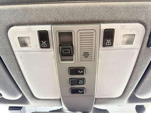 装備：ワンオーナー／サンルーフ／社外パナソニックナビ／ブラックフルレザーシート／シートヒーター／電動テールゲート／メモリー機能付き電動シート／バックカメラ／純正１６インチＡＷ