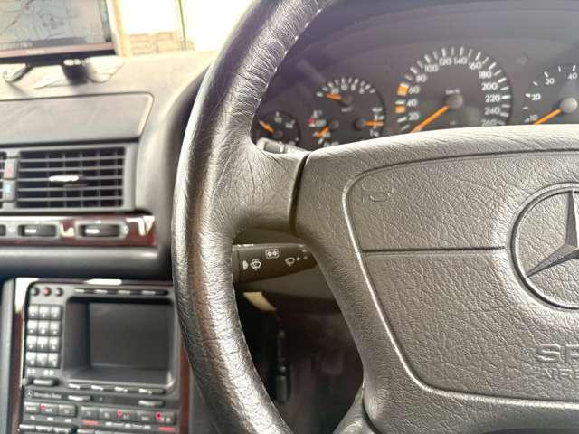 装備：ワンオーナー／サンルーフ／社外パナソニックナビ／ブラックフルレザーシート／シートヒーター／電動テールゲート／メモリー機能付き電動シート／バックカメラ／純正１６インチＡＷ