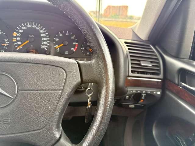 装備：ワンオーナー／サンルーフ／社外パナソニックナビ／ブラックフルレザーシート／シートヒーター／電動テールゲート／メモリー機能付き電動シート／バックカメラ／純正１６インチＡＷ