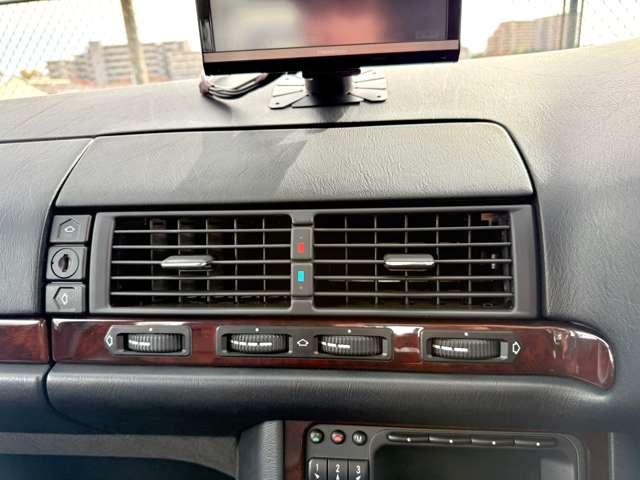 装備：ワンオーナー／サンルーフ／社外パナソニックナビ／ブラックフルレザーシート／シートヒーター／電動テールゲート／メモリー機能付き電動シート／バックカメラ／純正１６インチＡＷ