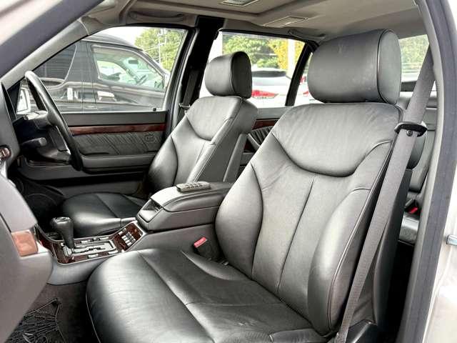 装備：ワンオーナー／サンルーフ／社外パナソニックナビ／ブラックフルレザーシート／シートヒーター／電動テールゲート／メモリー機能付き電動シート／バックカメラ／純正１６インチＡＷ