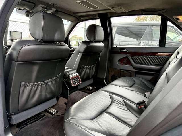 装備：ワンオーナー／サンルーフ／社外パナソニックナビ／ブラックフルレザーシート／シートヒーター／電動テールゲート／メモリー機能付き電動シート／バックカメラ／純正１６インチＡＷ