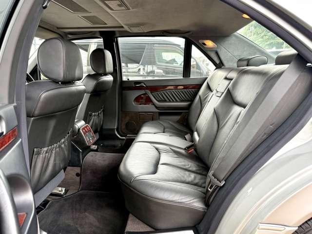 装備：ワンオーナー／サンルーフ／社外パナソニックナビ／ブラックフルレザーシート／シートヒーター／電動テールゲート／メモリー機能付き電動シート／バックカメラ／純正１６インチＡＷ