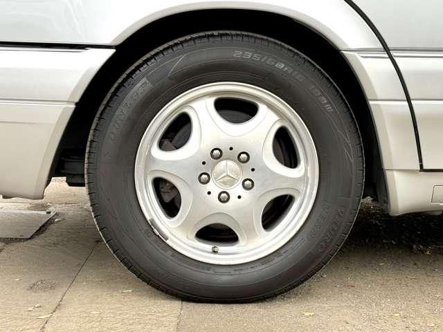 装備：ワンオーナー／サンルーフ／社外パナソニックナビ／ブラックフルレザーシート／シートヒーター／電動テールゲート／メモリー機能付き電動シート／バックカメラ／純正１６インチＡＷ