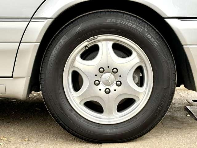 装備：ワンオーナー／サンルーフ／社外パナソニックナビ／ブラックフルレザーシート／シートヒーター／電動テールゲート／メモリー機能付き電動シート／バックカメラ／純正１６インチＡＷ