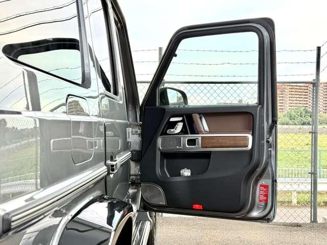 ラグジュアリーＰＫＧ／サンルーフ／ブルメスターサウンド／ａｐｐｌｅ　ｃａｒ　ｐｌａｙ／アダプティブダンピングシステム／ブラウンフルレザーシート／全方位カメラ／ＡＭＧ２０インチＡＷ