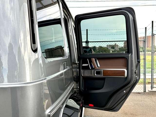 ラグジュアリーＰＫＧ／サンルーフ／ブルメスターサウンド／ａｐｐｌｅ　ｃａｒ　ｐｌａｙ／アダプティブダンピングシステム／ブラウンフルレザーシート／全方位カメラ／ＡＭＧ２０インチＡＷ