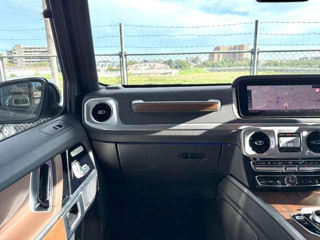 ラグジュアリーＰＫＧ／サンルーフ／ブルメスターサウンド／ａｐｐｌｅ　ｃａｒ　ｐｌａｙ／アダプティブダンピングシステム／ブラウンフルレザーシート／全方位カメラ／ＡＭＧ２０インチＡＷ