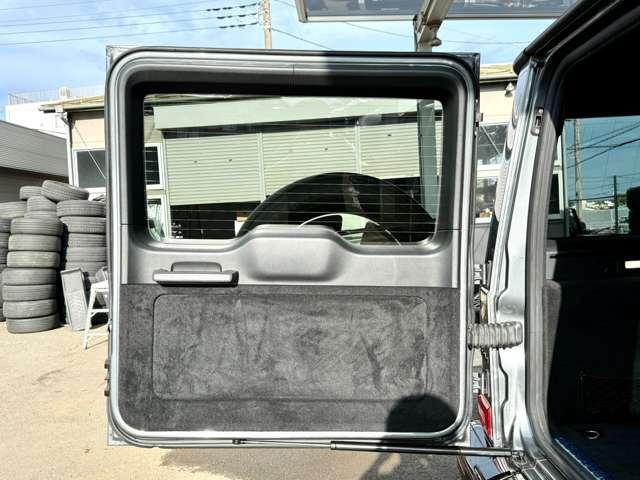 ラグジュアリーＰＫＧ／サンルーフ／ブルメスターサウンド／ａｐｐｌｅ　ｃａｒ　ｐｌａｙ／アダプティブダンピングシステム／ブラウンフルレザーシート／全方位カメラ／ＡＭＧ２０インチＡＷ