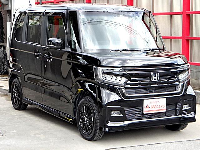 Ｎ－ＢＯＸカスタム Ｌ　スタイル＋ブラック　９灯式ＬＥＤヘッドライト　フルＬＥＤリアランプ　メタルスモーク偏光塗装　本革巻ハンドル　アレルクリーンプラスシート　両側オートスライドドア　Ｈｏｎｄａ　ＳＥＮＳＩＮＧ　ナビ装着用スペシャルパッケージ（7枚目）