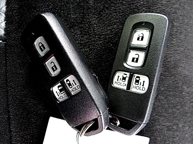 Ｎ－ＢＯＸカスタム Ｌ　スタイル＋ブラック　９灯式ＬＥＤヘッドライト　フルＬＥＤリアランプ　メタルスモーク偏光塗装　本革巻ハンドル　アレルクリーンプラスシート　両側オートスライドドア　Ｈｏｎｄａ　ＳＥＮＳＩＮＧ　ナビ装着用スペシャルパッケージ（27枚目）