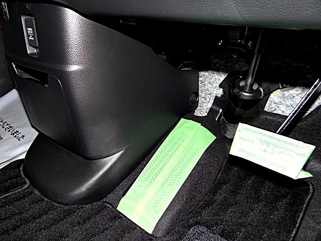 Ｎ－ＢＯＸカスタム Ｌ　スタイル＋ブラック　９灯式ＬＥＤヘッドライト　フルＬＥＤリアランプ　メタルスモーク偏光塗装　本革巻ハンドル　アレルクリーンプラスシート　両側オートスライドドア　Ｈｏｎｄａ　ＳＥＮＳＩＮＧ　ナビ装着用スペシャルパッケージ（49枚目）