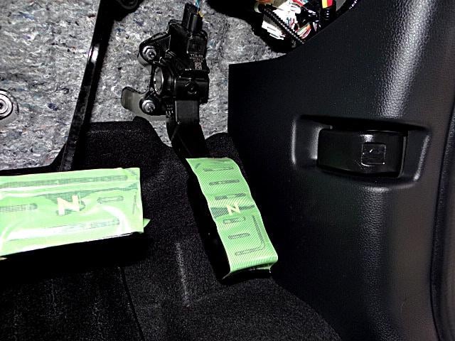 Ｎ－ＢＯＸカスタム Ｌ　スタイル＋ブラック　９灯式ＬＥＤヘッドライト　フルＬＥＤリアランプ　メタルスモーク偏光塗装　本革巻ハンドル　アレルクリーンプラスシート　両側オートスライドドア　Ｈｏｎｄａ　ＳＥＮＳＩＮＧ　ナビ装着用スペシャルパッケージ（50枚目）