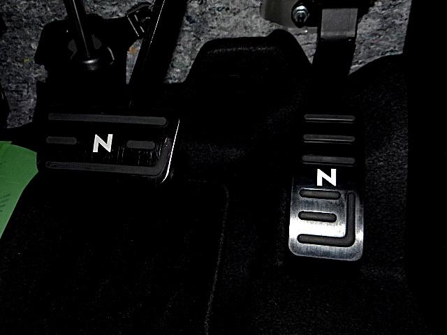 Ｎ－ＢＯＸカスタム Ｌ　スタイル＋ブラック　９灯式ＬＥＤヘッドライト　フルＬＥＤリアランプ　メタルスモーク偏光塗装　本革巻ハンドル　アレルクリーンプラスシート　両側オートスライドドア　Ｈｏｎｄａ　ＳＥＮＳＩＮＧ　ナビ装着用スペシャルパッケージ（57枚目）