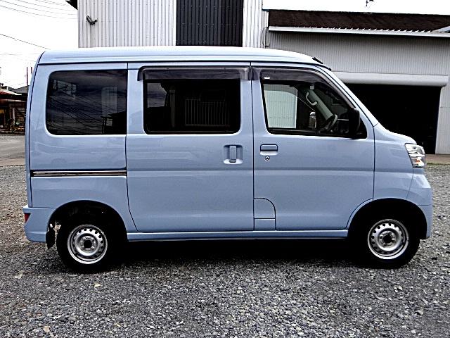 ハイゼットカーゴ ＤＸ　ＳＡＩＩＩ　走行１３７３７キロ　４ＷＤ　前席パワーウインドウ　スマアシ３　リモコンキー　ハイビームアシスト　アイドリングストップ（11枚目）