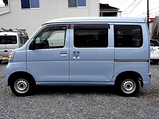 ハイゼットカーゴ ＤＸ　ＳＡＩＩＩ　走行１３７３７キロ　４ＷＤ　前席パワーウインドウ　スマアシ３　リモコンキー　ハイビームアシスト　アイドリングストップ（12枚目）