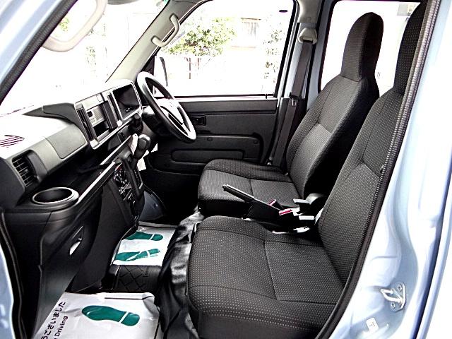 ハイゼットカーゴ ＤＸ　ＳＡＩＩＩ　走行１３７３７キロ　４ＷＤ　前席パワーウインドウ　スマアシ３　リモコンキー　ハイビームアシスト　アイドリングストップ（16枚目）