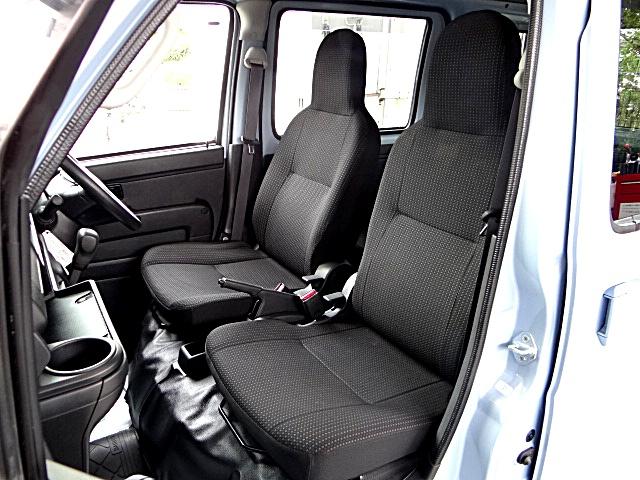 ハイゼットカーゴ ＤＸ　ＳＡＩＩＩ　走行１３７３７キロ　４ＷＤ　前席パワーウインドウ　スマアシ３　リモコンキー　ハイビームアシスト　アイドリングストップ（17枚目）