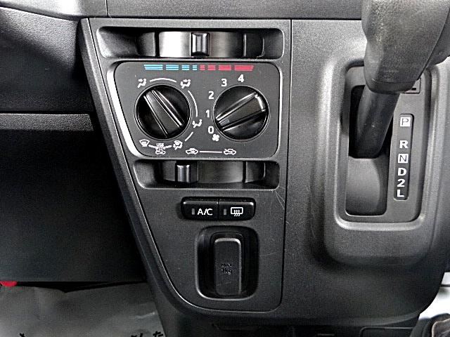 ハイゼットカーゴ ＤＸ　ＳＡＩＩＩ　走行１３７３７キロ　４ＷＤ　前席パワーウインドウ　スマアシ３　リモコンキー　ハイビームアシスト　アイドリングストップ（28枚目）